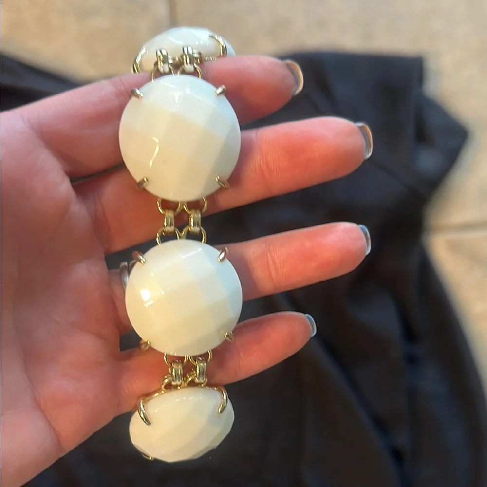 Elegant Gold-Tone Bracelet - Picture 2 of 5